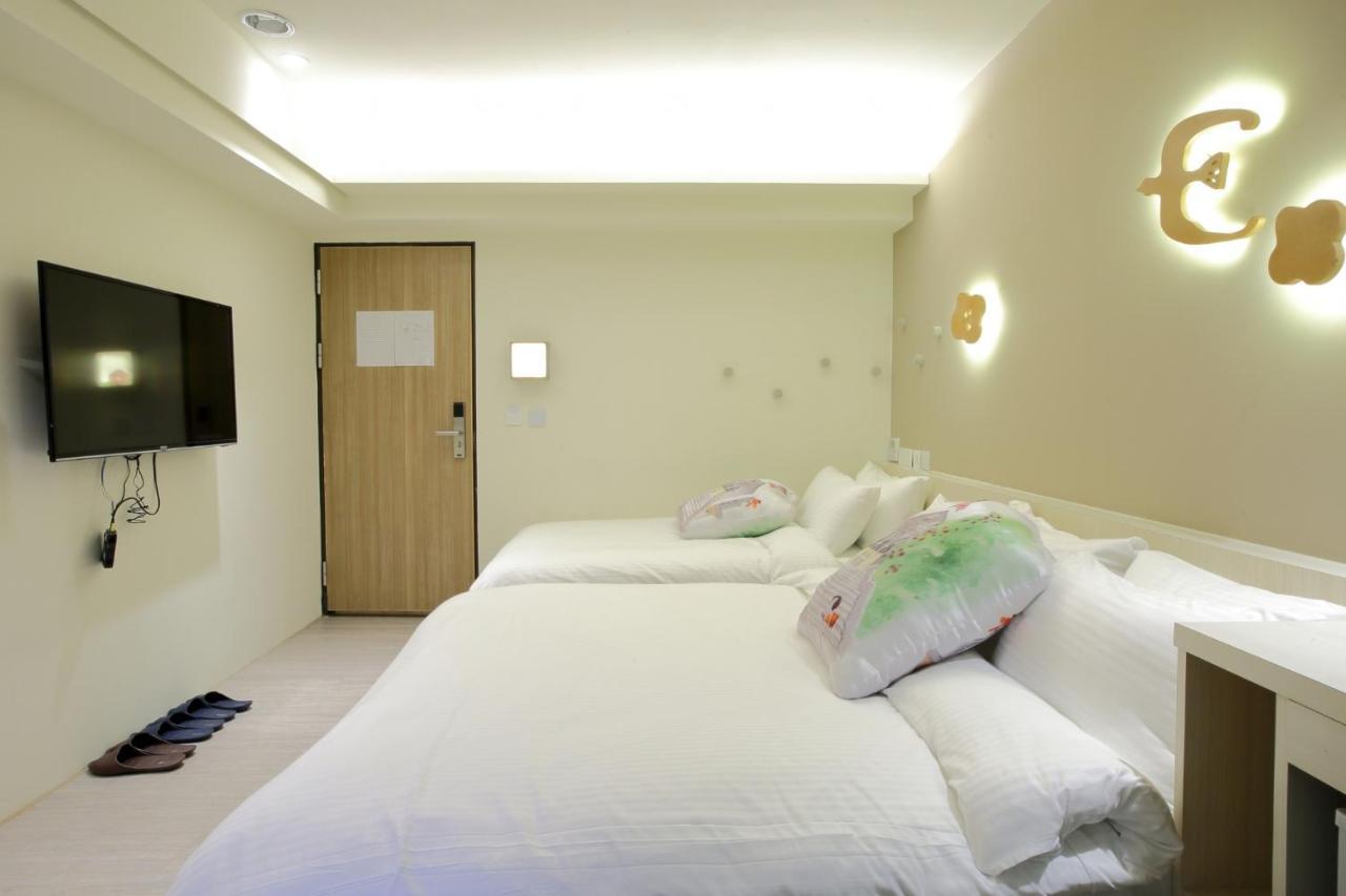 Hotel We Have Story à Taichung Extérieur photo