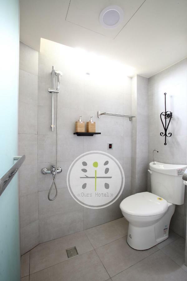 Hotel We Have Story à Taichung Extérieur photo